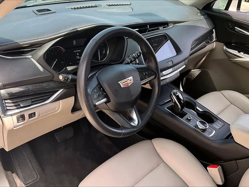 Used 2022 Cadillac XT4 Premium Luxury w/ Enhanced Visibility Package FWD image 17