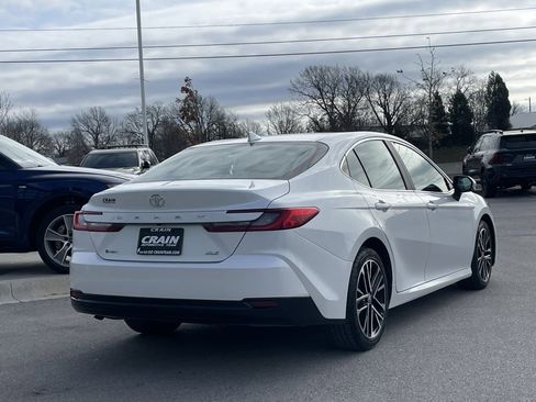 Used 2025 Toyota Camry XLE image 7