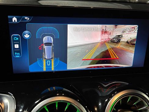 Used 2025 Mercedes-Benz GLB 250 4MATIC image 37