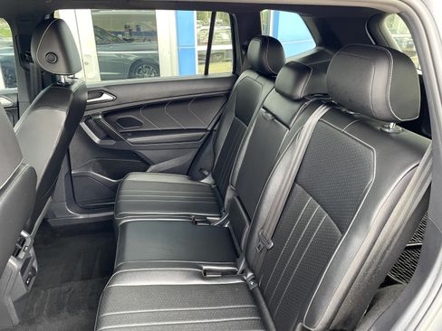 Used 2022 Volkswagen Tiguan SE R-Line AWD/4WD image 9