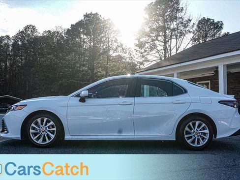 Used 2022 Toyota Camry LE image 8