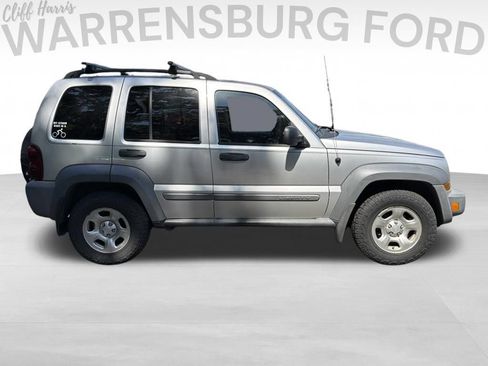 Used 2006 Jeep Liberty Sport AWD/4WD image 8