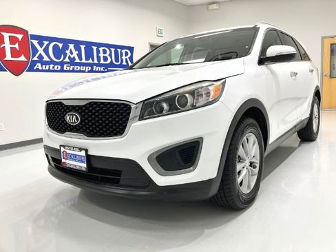 Used 2016 Kia Sorento LX image 8