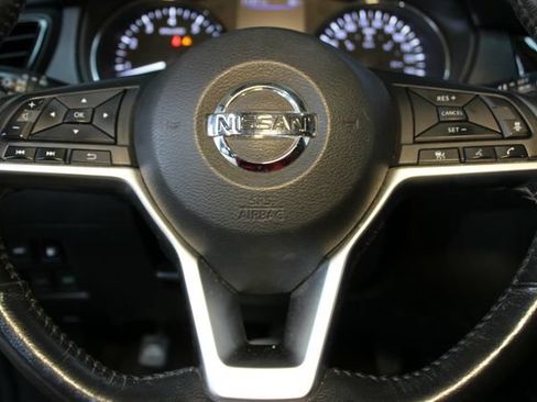 Used 2018 Nissan Rogue SV AWD/4WD image 21