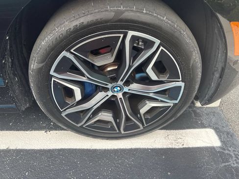 Used 2024 BMW iX xDrive50 w/ Sport Package AWD/4WD image 8