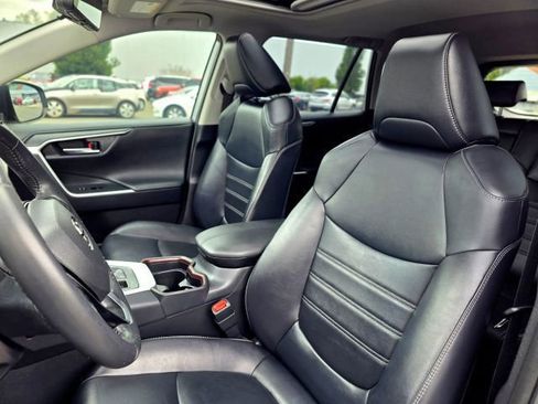 Used 2019 Toyota RAV4 Limited image 28
