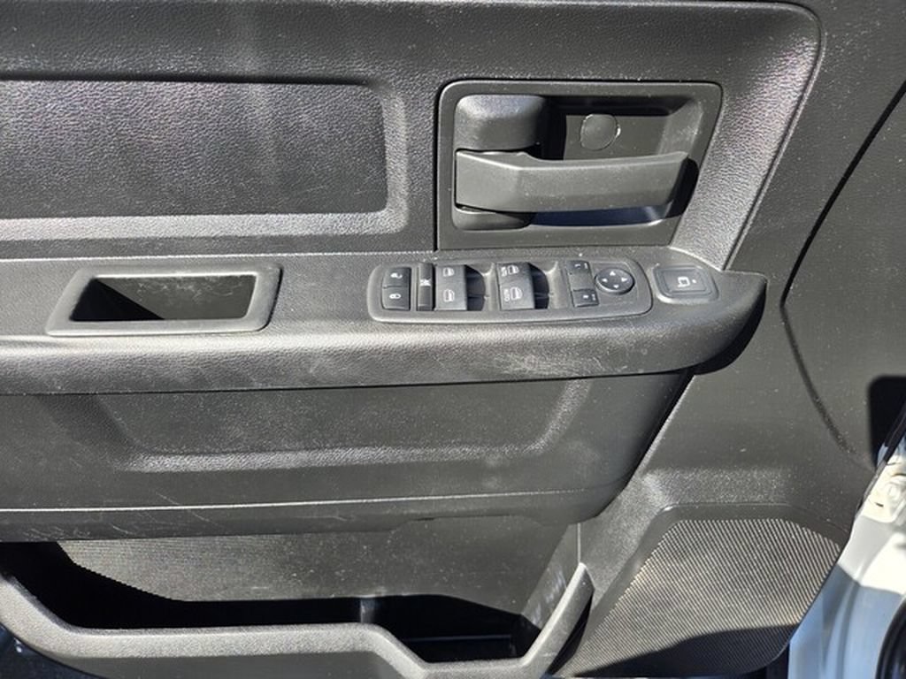 Used 2024 RAM 2500 Tradesman w/ Chrome Appearance Group AWD/4WD image 7