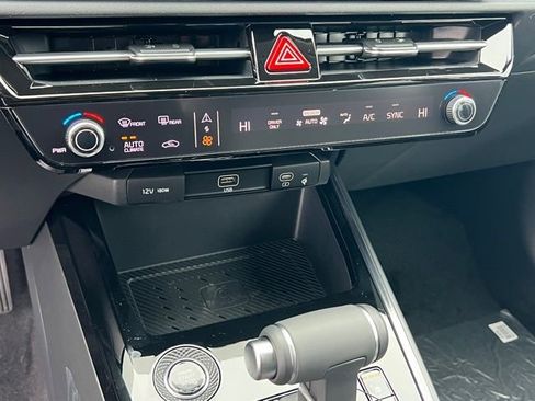 New 2026 Kia Niro FWD image 22