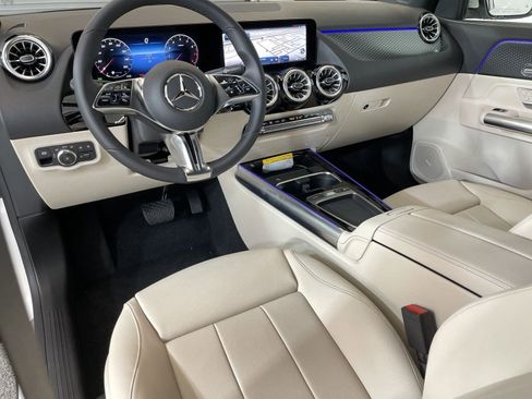 Certified 2025 Mercedes-Benz GLA 250 image 4