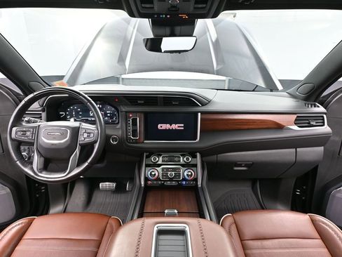 Used 2023 GMC Yukon XL Denali Ultimate AWD/4WD image 32