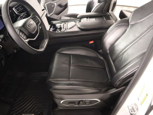 Used 2023 Jeep Wagoneer 4WD w/ Premium Group I image 12