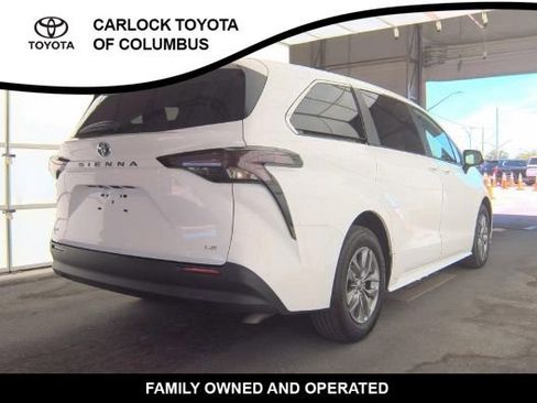 Used 2025 Toyota Sienna LE FWD image 3
