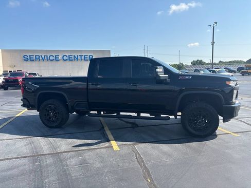 Used 2023 Chevrolet Silverado 2500 LT w/ Midnight Edition AWD/4WD image 9