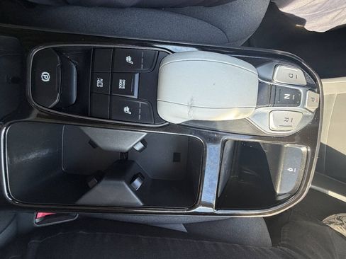 Used 2020 Hyundai Ioniq SE FWD image 39
