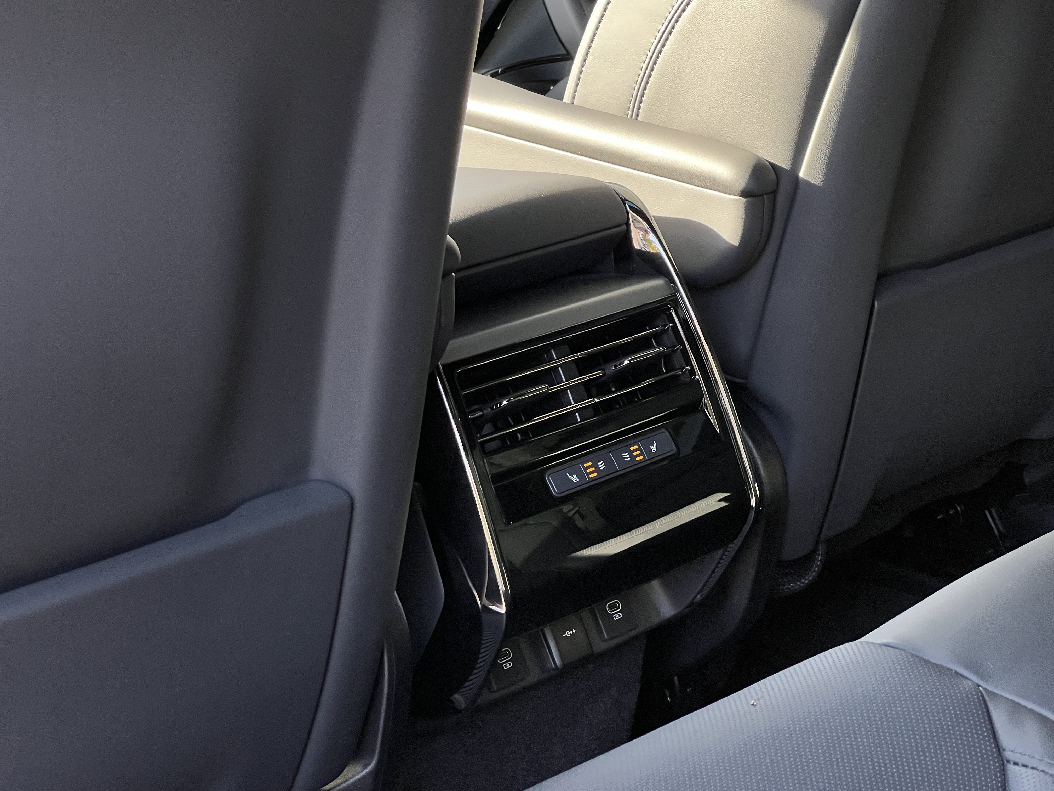 New 2025 Land Rover Range Rover Sport Dynamic SE AWD/4WD image 17