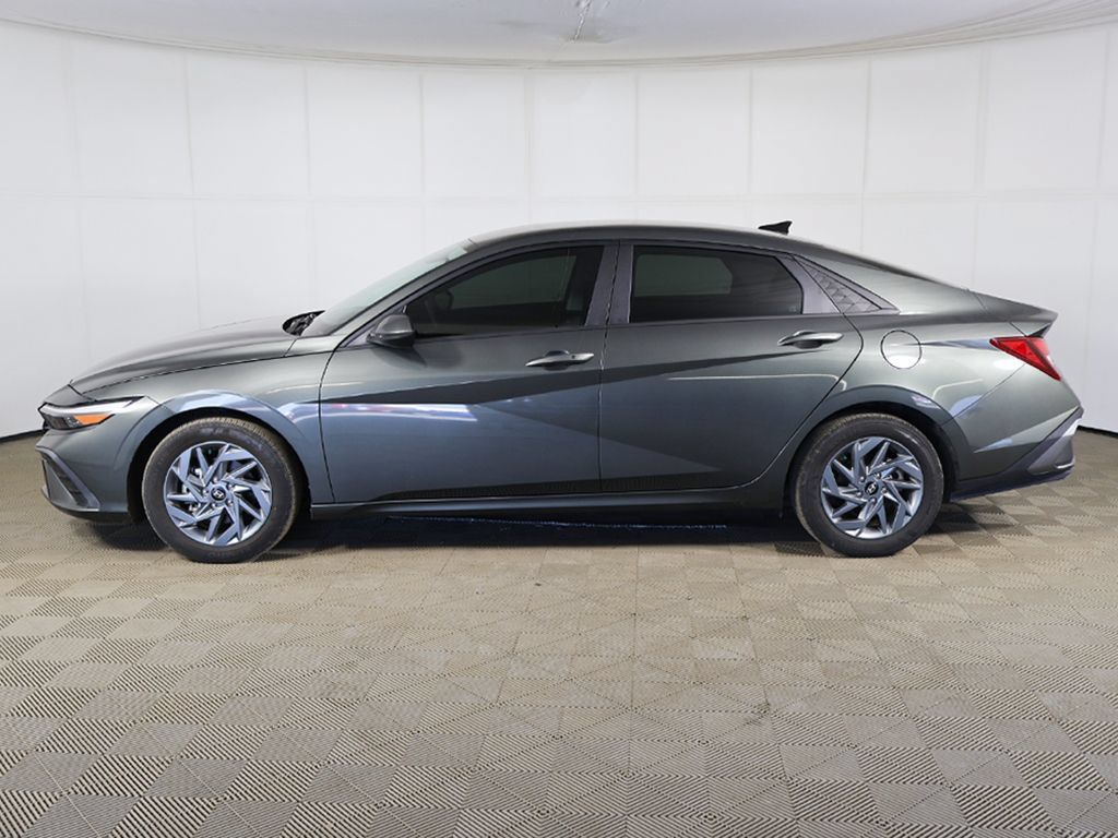 Used 2024 Hyundai Elantra SEL FWD image 12
