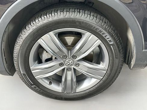 Used 2020 Volkswagen Tiguan SEL AWD/4WD image 31