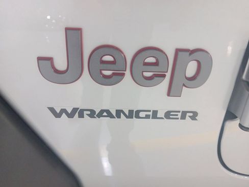 Used 2022 Jeep Wrangler Rubicon w/ Cold Weather Group AWD/4WD image 17