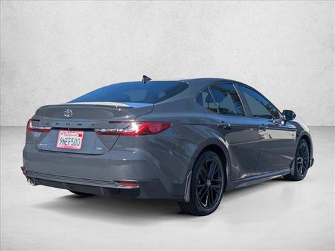 Used 2025 Toyota Camry SE image 5