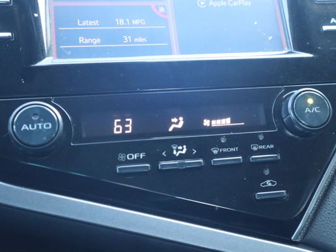 Used 2019 Toyota Camry SE image 65