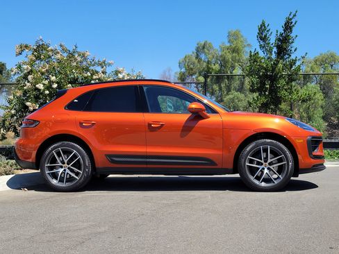 Certified 2023 Porsche Macan AWD/4WD image 8