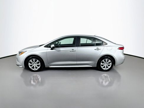 Used 2022 Toyota Corolla LE FWD image 2