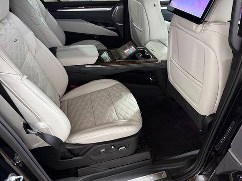 New 2026 Cadillac Escalade ESV Platinum Sport AWD/4WD image 60