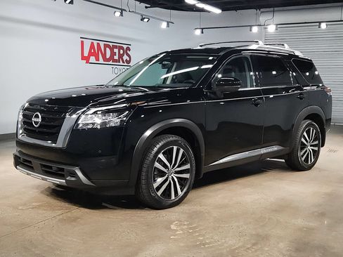 Used 2024 Nissan Pathfinder Platinum w/ Cargo Package FWD image 3