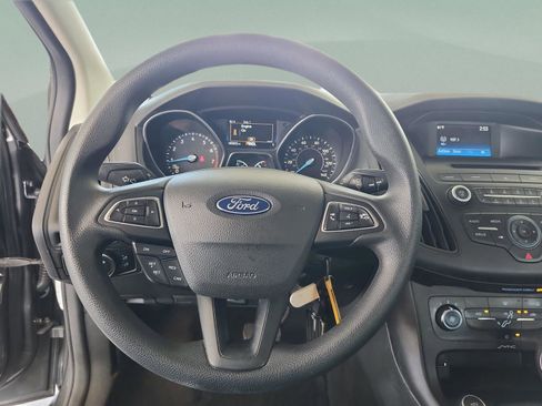 Used 2017 Ford Focus SE FWD image 10