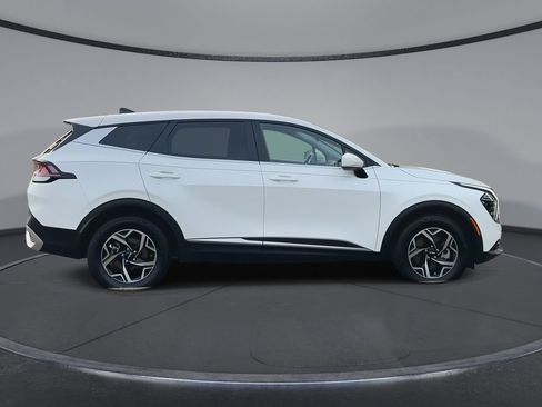 Used 2025 Kia Sportage LX FWD image 9