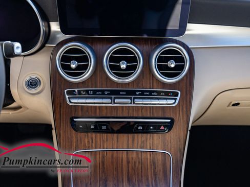 Used 2022 Mercedes-Benz GLC 300 4MATIC w/ Premium Package Lite image 33