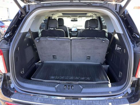 Used 2022 Ford Explorer Limited w/ Equipment Group 301A image 8