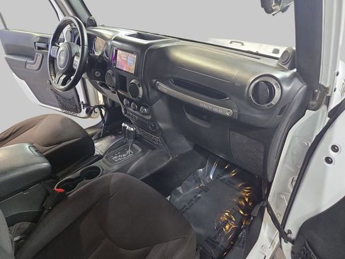 Used 2014 Jeep Wrangler Sport w/ Connectivity Group AWD/4WD image 10