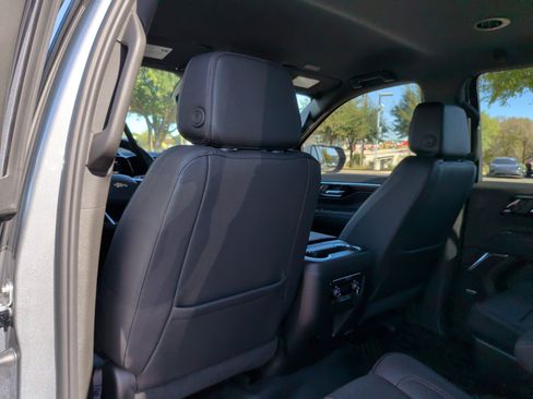 Used 2025 Chevrolet Tahoe High Country image 33