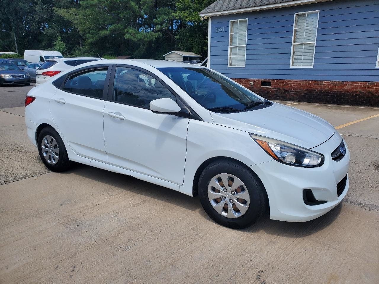 Used 2016 Hyundai Accent SE FWD image 3