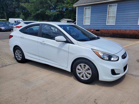 Used 2016 Hyundai Accent SE FWD image 3