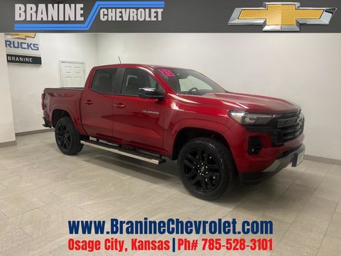 Used 2025 Chevrolet Colorado Z71 w/ Technology Package AWD/4WD image 1