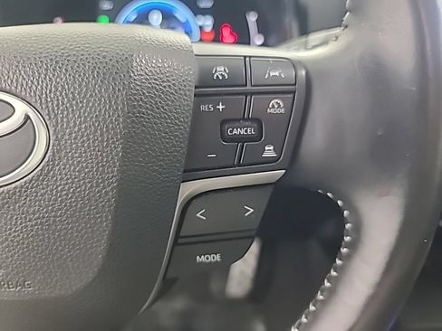 Used 2025 Toyota Camry SE FWD image 30