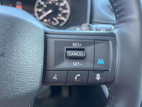Used 2025 Nissan Rogue SV FWD image 25