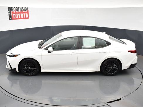 Used 2025 Toyota Camry SE w/ Convenience Package image 19