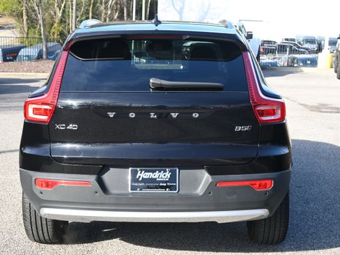 Used 2025 Volvo XC40 B5 Core image 11