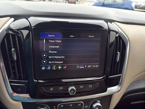 Used 2023 Chevrolet Traverse LT image 19