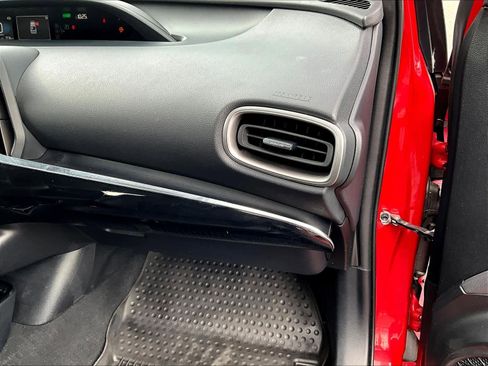 Used 2022 Toyota Prius Prime XLE image 13