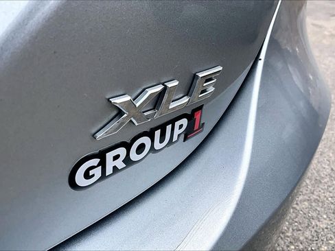 Used 2018 Toyota Camry XLE image 10