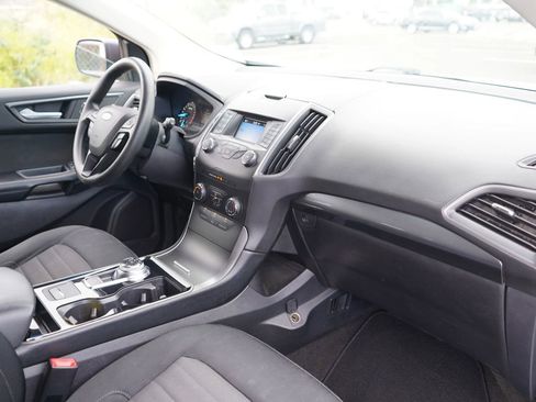 Used 2019 Ford Edge SE image 19