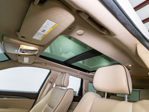 Used 2020 Jeep Grand Cherokee Overland image 16