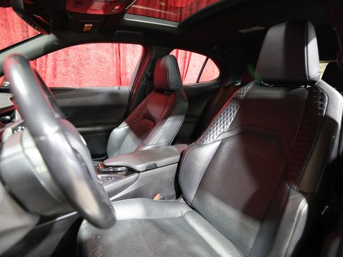 Used 2019 Lexus UX 250h w/ Premium Package image 13