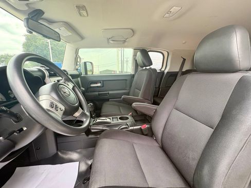 Used 2014 Toyota FJ Cruiser 2WD w/ Convenience Package image 14