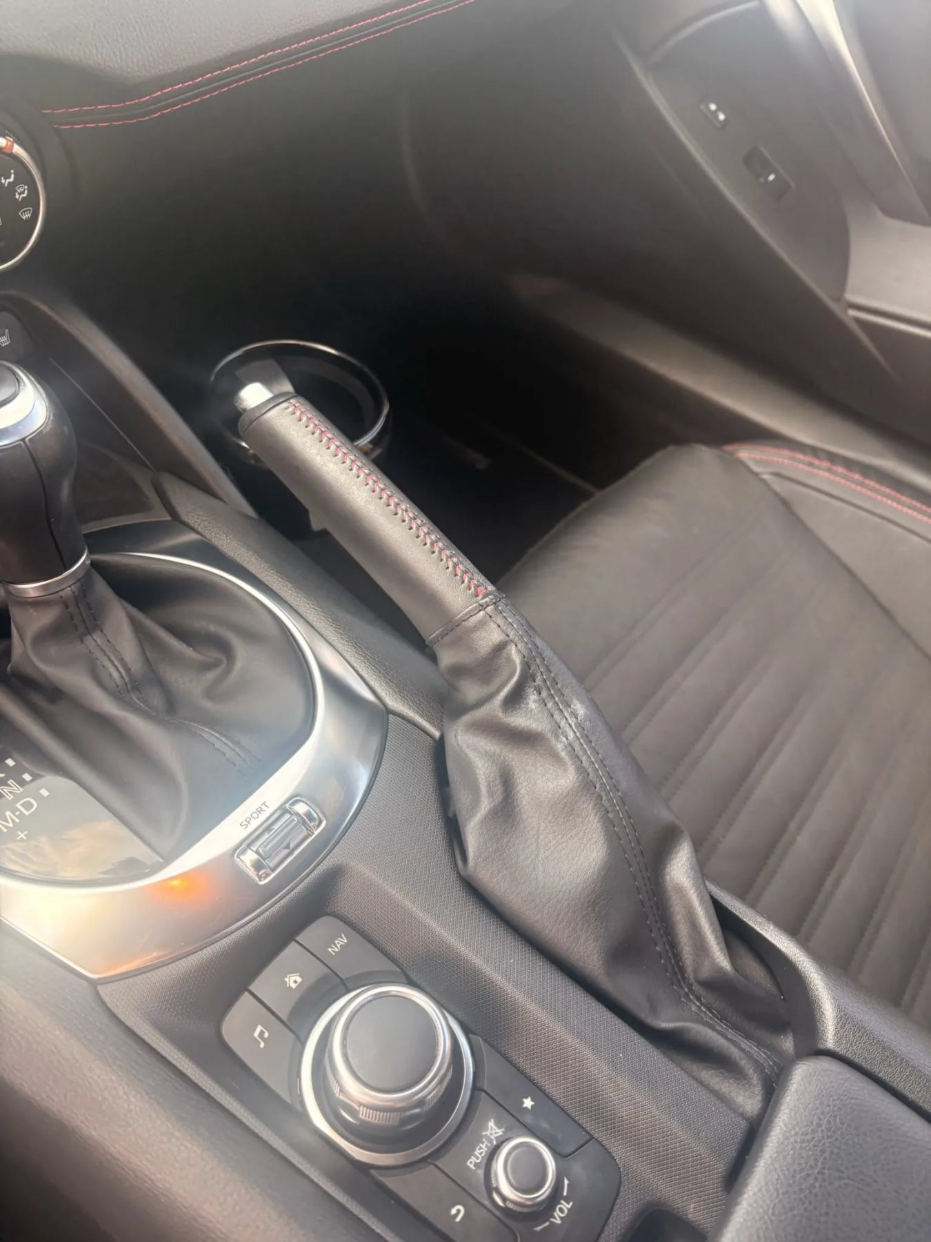 Used 2019 FIAT 124 Spider Abarth w/ Navigation & Sound Group RWD image 27