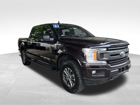 Used 2019 Ford F150 XLT w/ Equipment Group 302A Luxury AWD/4WD image 3